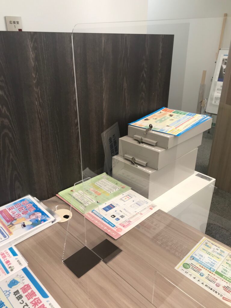 福岡銀行 様 アクリル衝立写真1