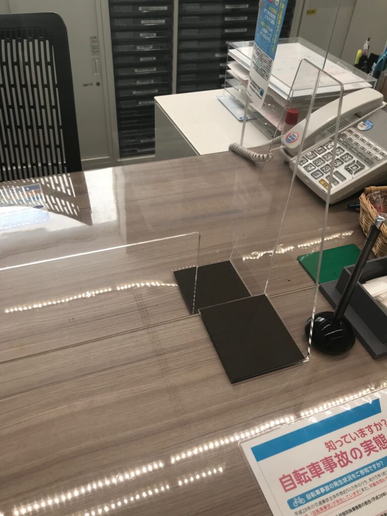 福岡銀行 様 アクリル衝立写真2