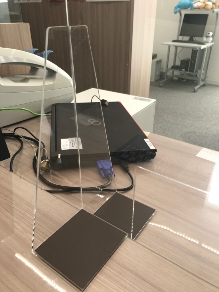 福岡銀行 様 アクリル衝立写真3