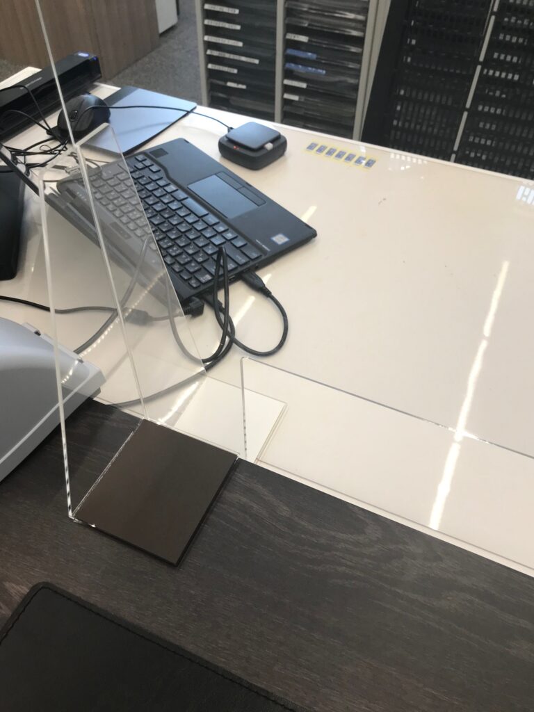 福岡銀行 様 アクリル衝立写真5